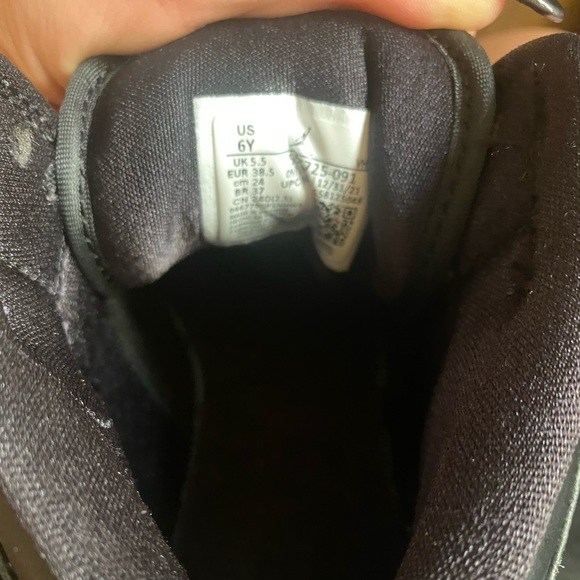 Black Jordan 1's - Picture 11 of 12